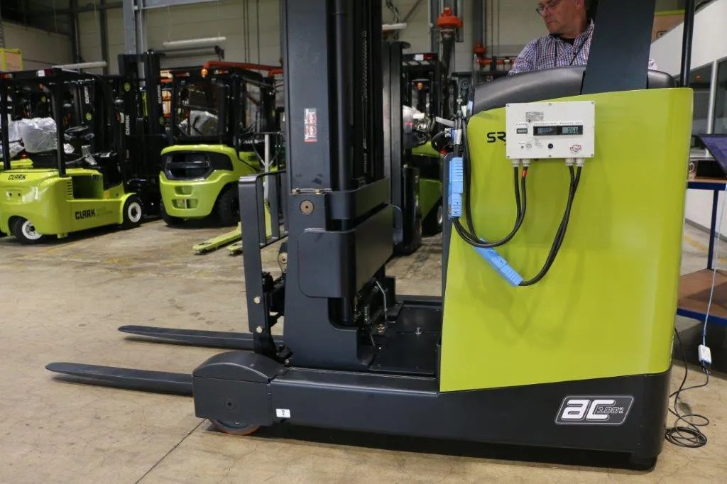 Avis CLARK Chariot à mât rétractable SRX14/16 - CLARK Europe