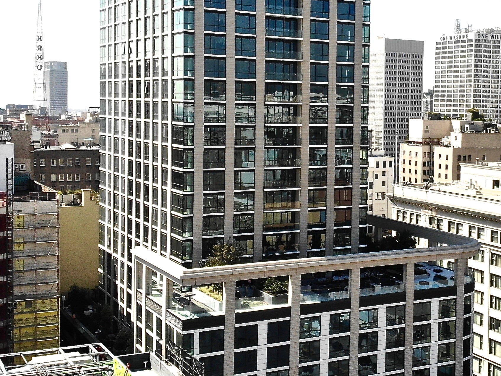 PerLA on Broadway Luxury Condominiums Clark Pacific