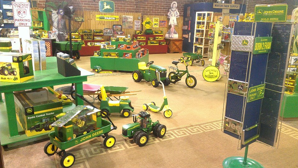 Minton’s Farm Supply in Macon Clarks Woodwork Dog Houses Cat Houses