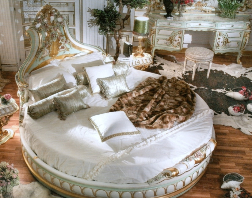 » Italian Bed Room in Round ShapeTop and Best Italian Classic Furniture