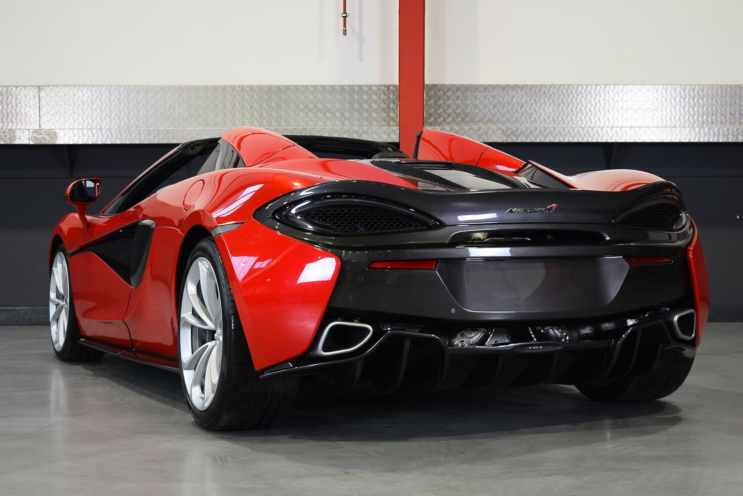 Auction McLaren 570S Spider 3,8L Twin Turbo V8 from 2018 for sale at