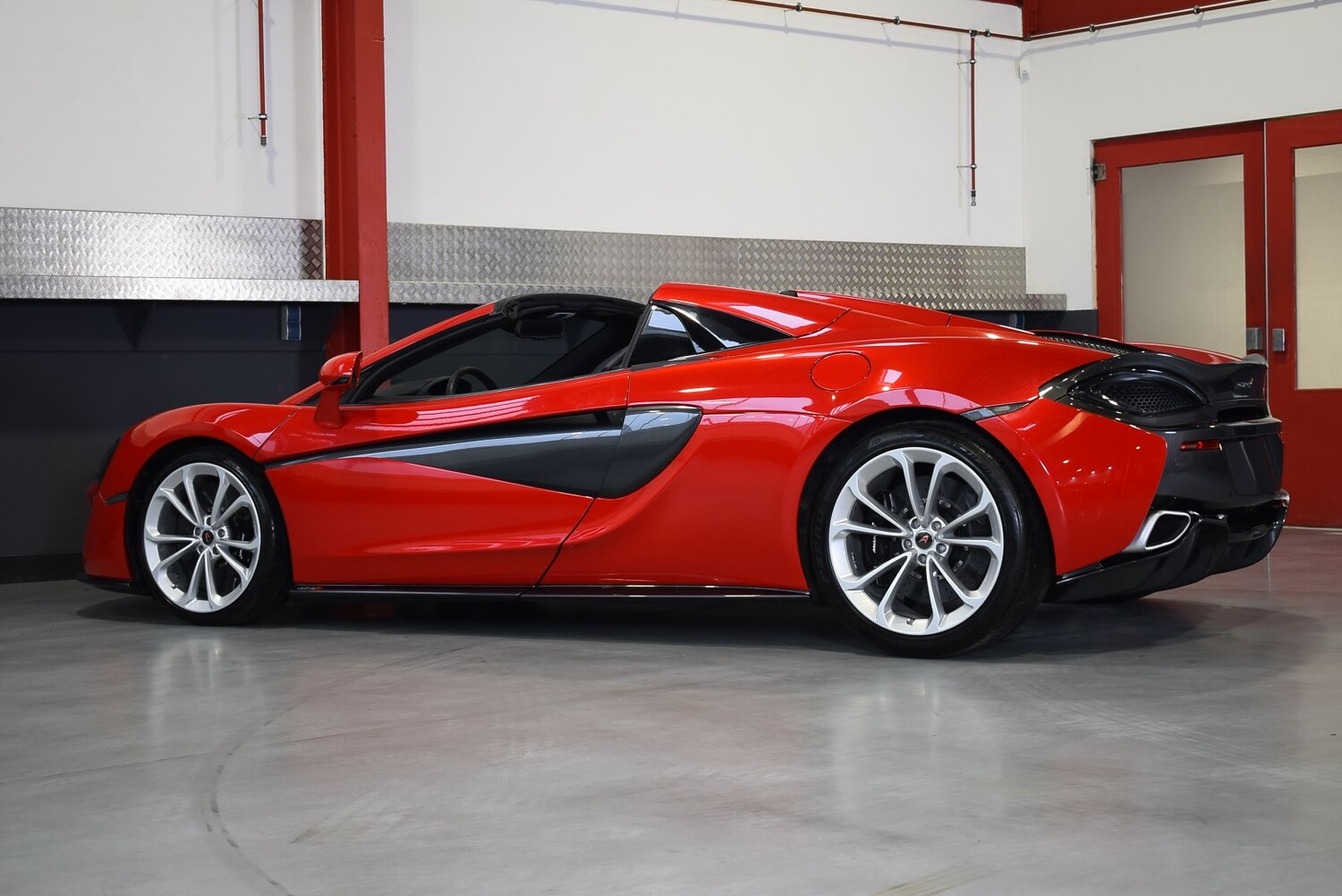Auction McLaren 570S Spider 3,8L Twin Turbo V8 from 2018 for sale at