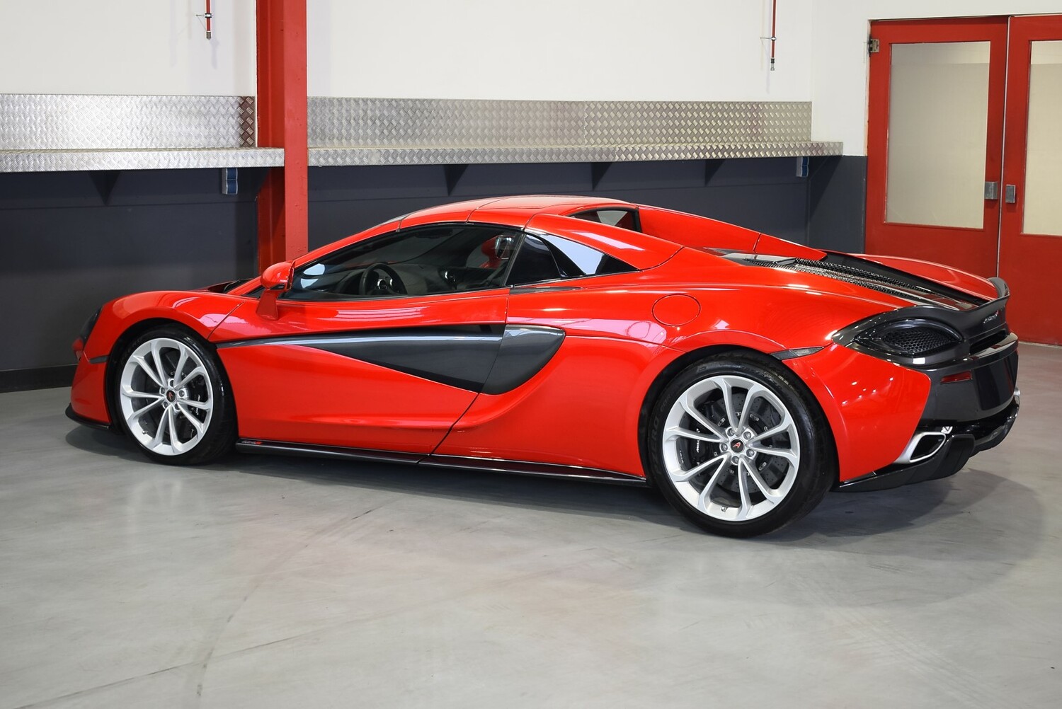 Auction McLaren 570S Spider 3,8L Twin Turbo V8 from 2018 for sale at