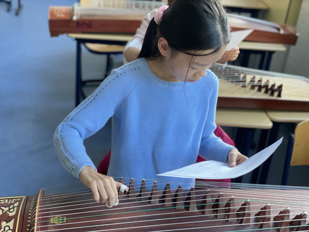 Guzheng Course at CLCCL Centre de langue et de culture chinoises du