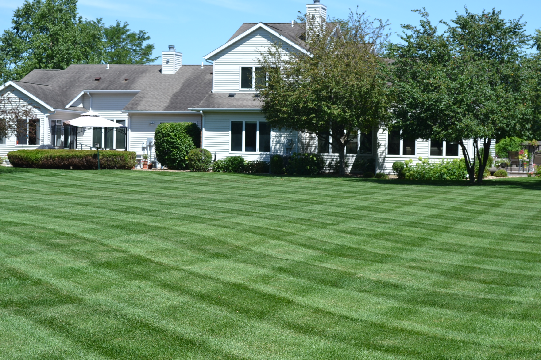 Lawn Mowing Photos of Residential and Commercial Turf Grass Patterns