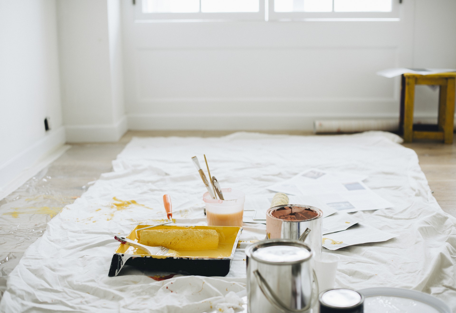 Quick guide how to gloss skirting boards Cleaner Care