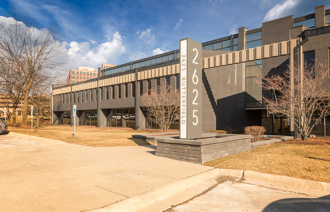 2625 Butterfield Road Clear Height Properties