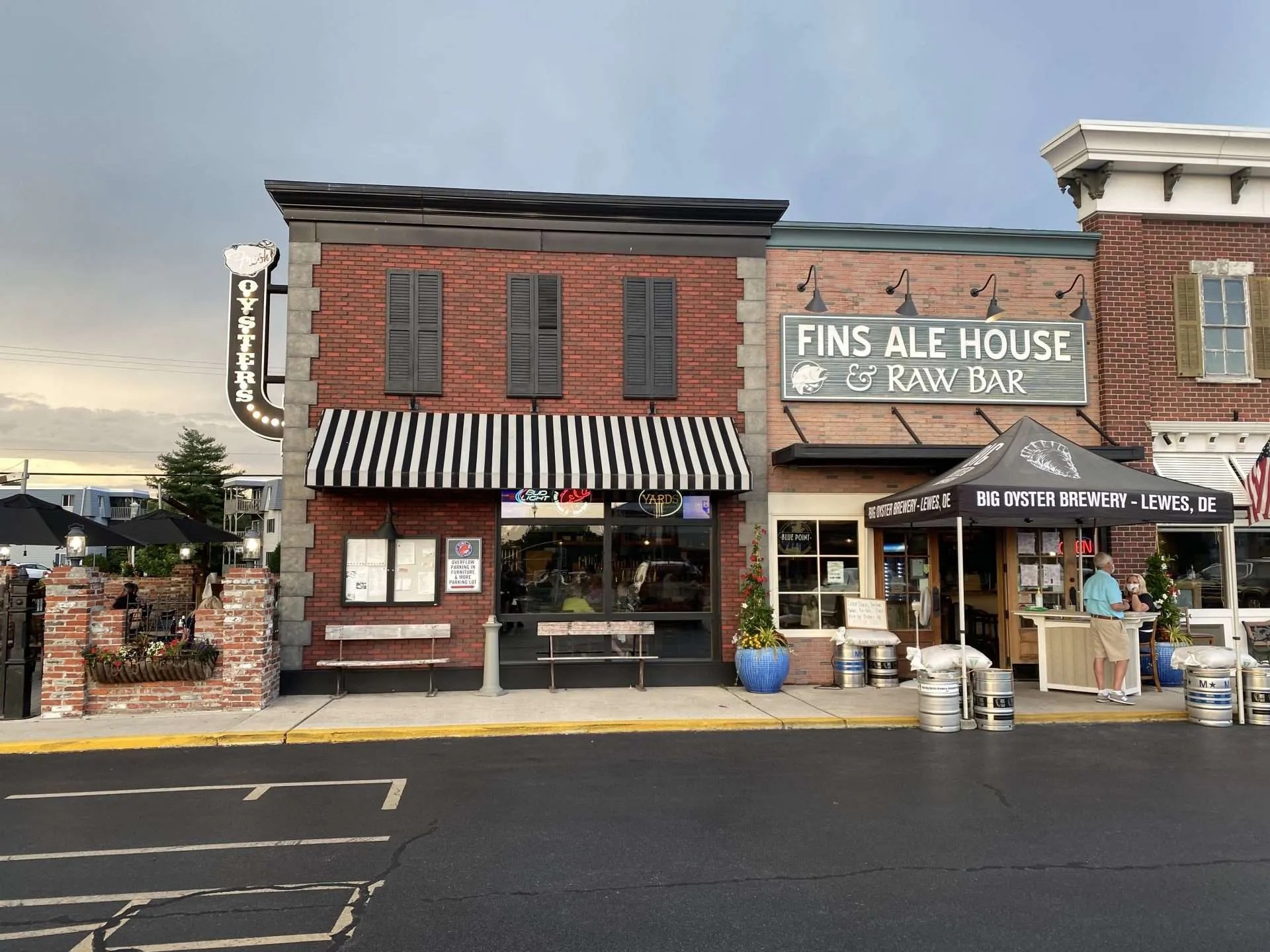 Big Oyster Brewery (Fins Ale House) Cliffs Notes Beer Guide