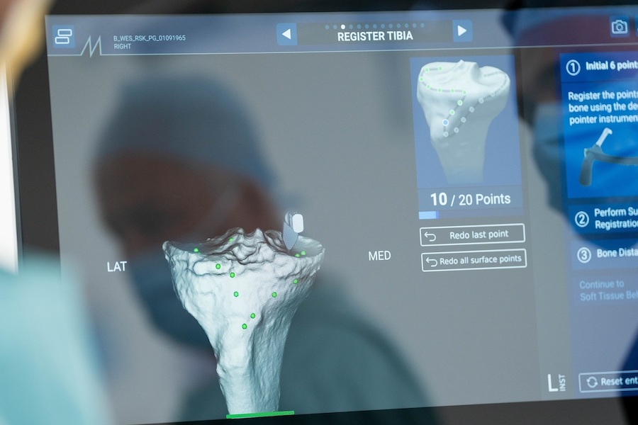 London's first total knee replacement surgery assisted by augmented reality