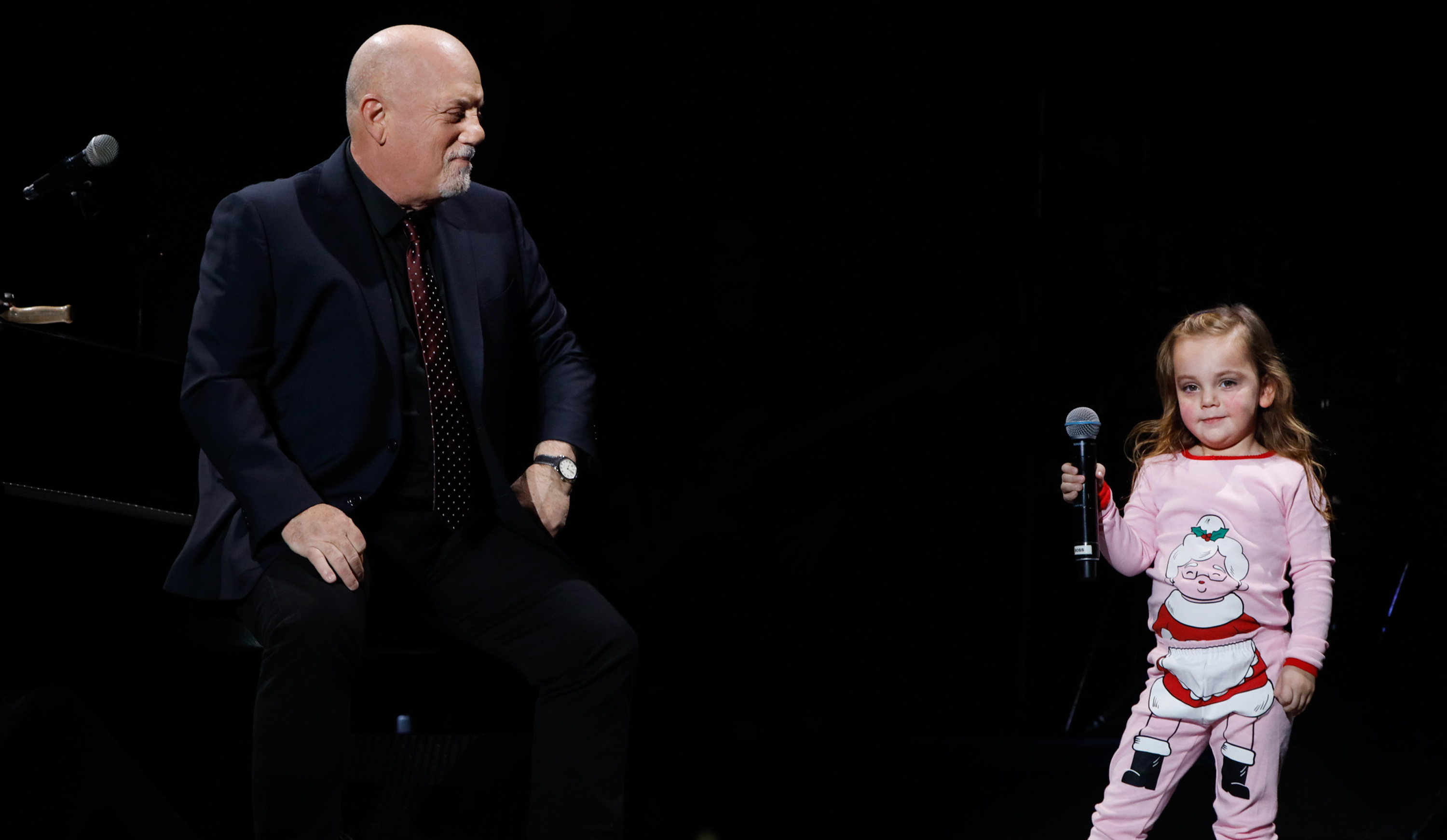 Billy Joel's 3YearOld Daughter Performs OnStage With Him In Her(023)