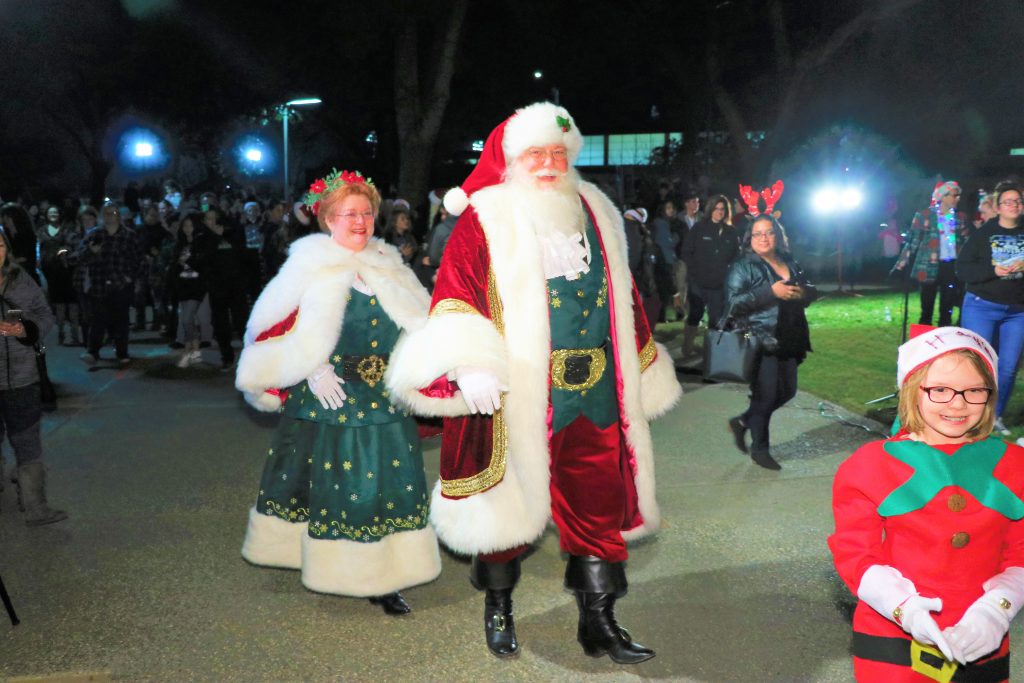 Santa arrives in Clovis, lights City Hall Christmas tree Clovis Roundup