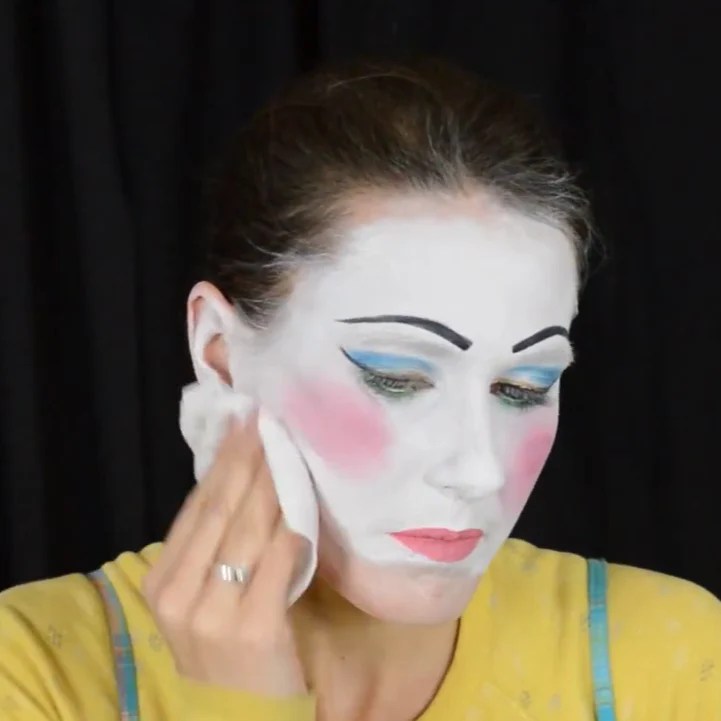 How Do I Remove Clown Makeup? ClownAntics