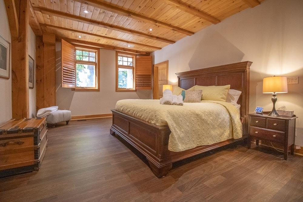 Lulu's Repose Ahmic Harbour, ON CottageLINK Rental Management