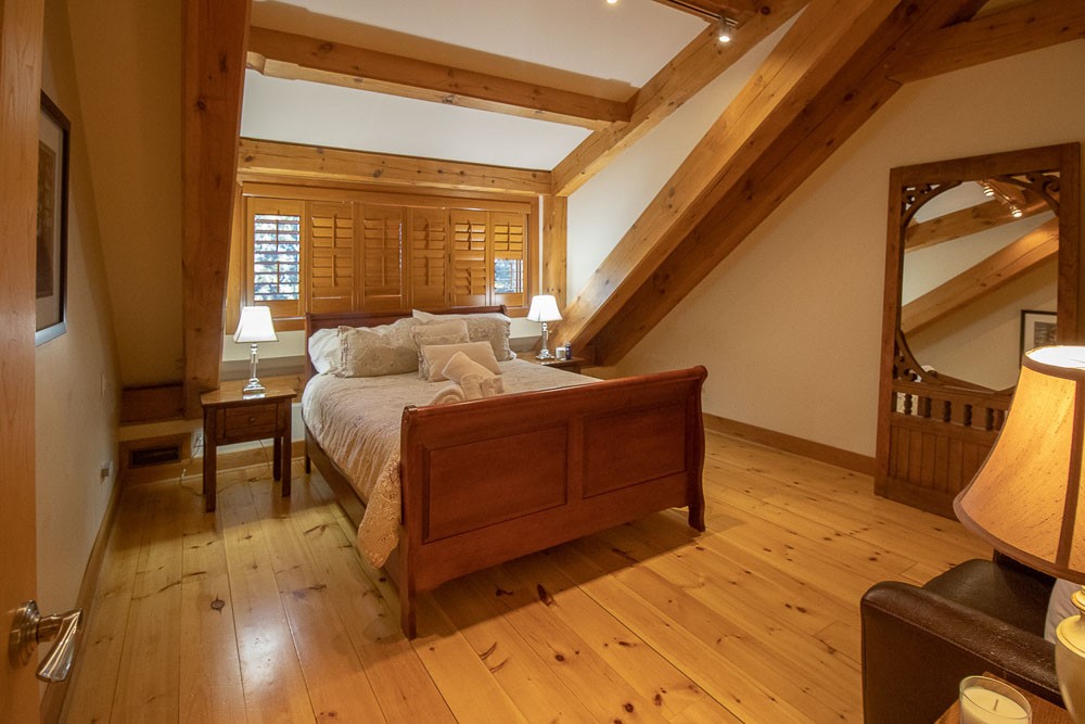 Lulu's Repose Ahmic Harbour, ON CottageLINK Rental Management