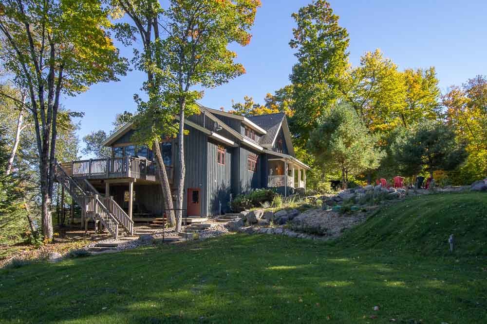 Lulu's Repose Ahmic Harbour, ON CottageLINK Rental Management