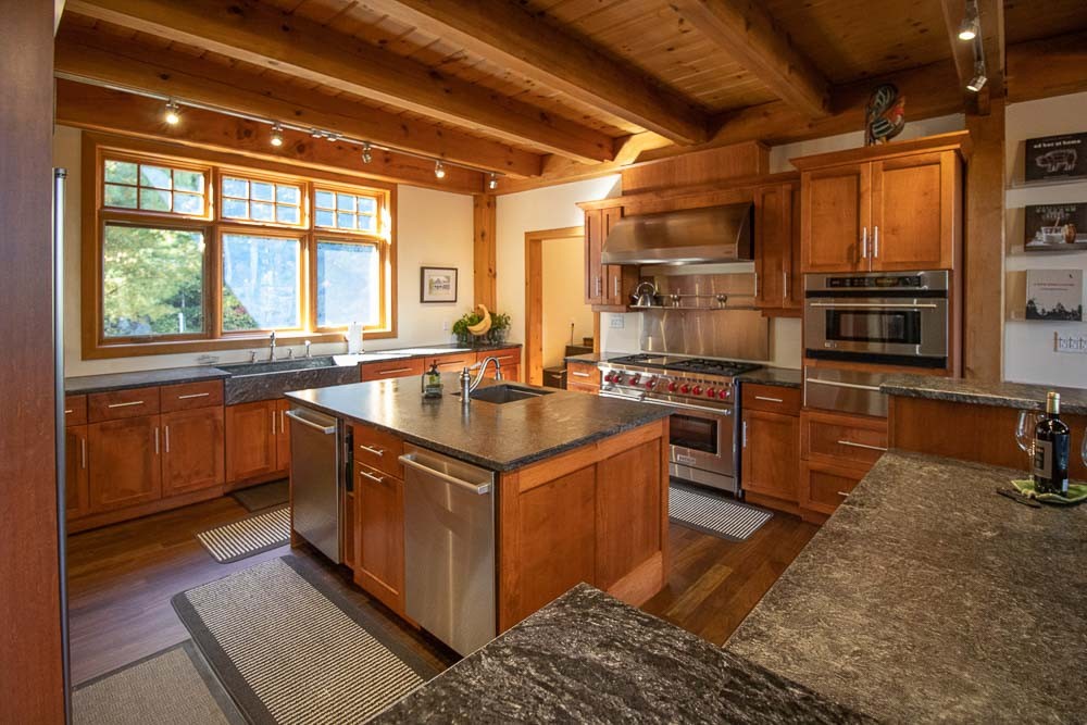 Lulu's Repose Ahmic Harbour, ON CottageLINK Rental Management