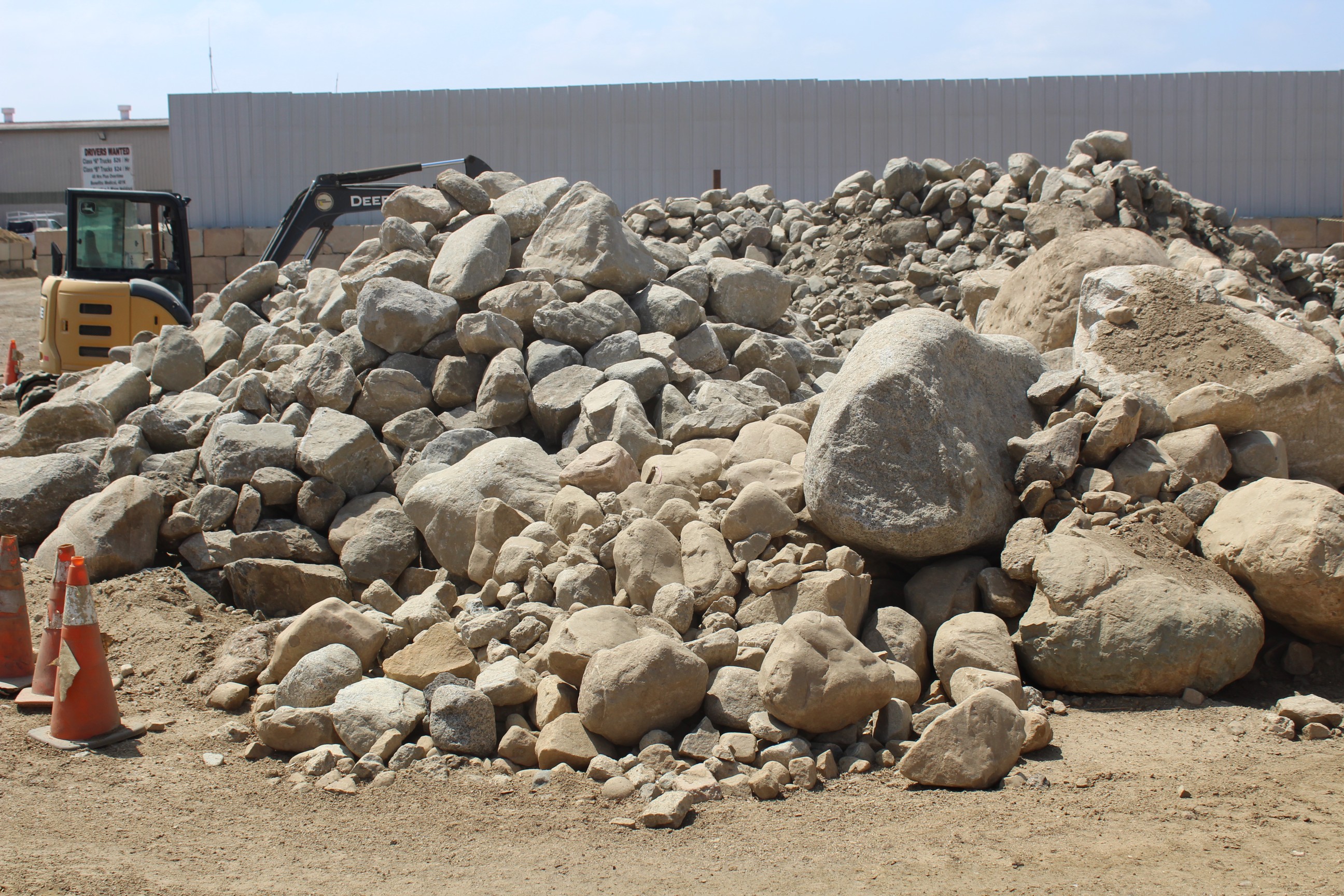 C&M Topsoil (818) 8995485