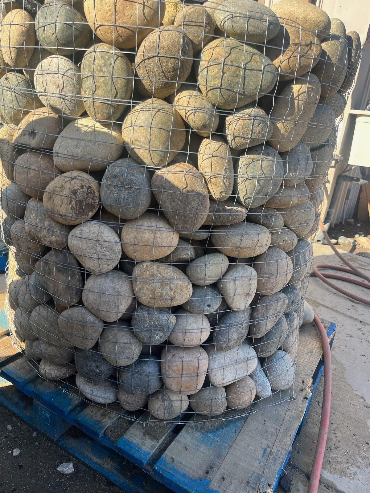 C&M Topsoil (818) 8995485