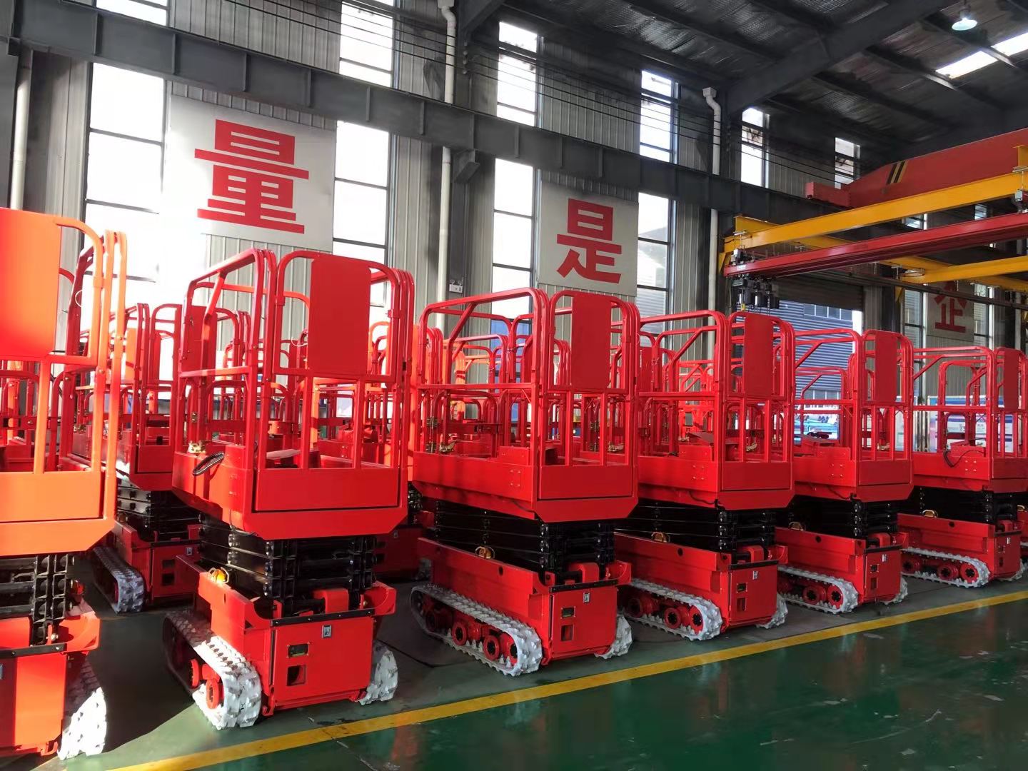 How does a scissor lift work? CFMG