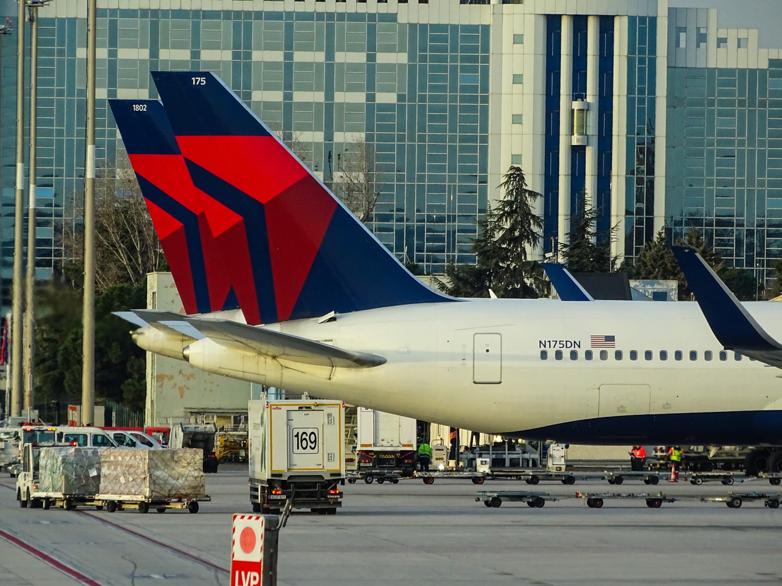 Delta to Charge Unvaccinated Employees 200 Extra