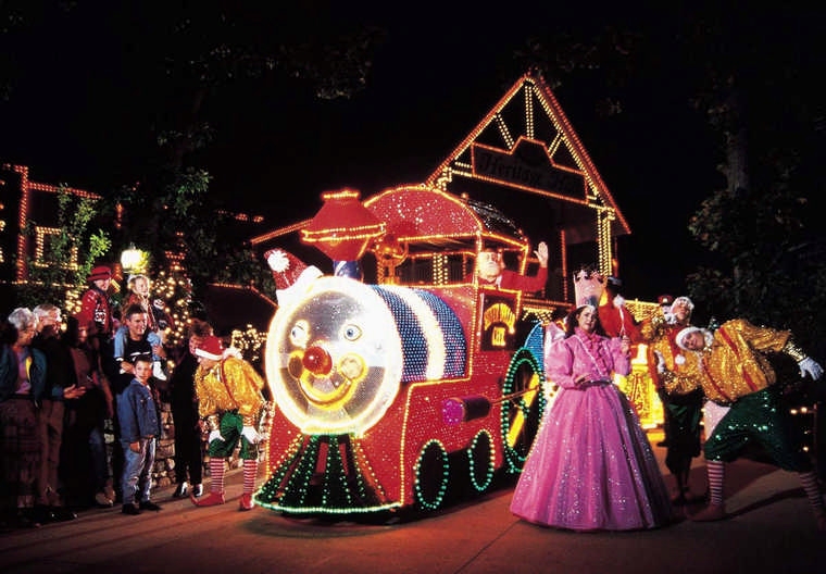 Smoky Mountain Christmas Parade 2023 Christmas Events Smoky Mountain Christmas at Dollywood Coaster101