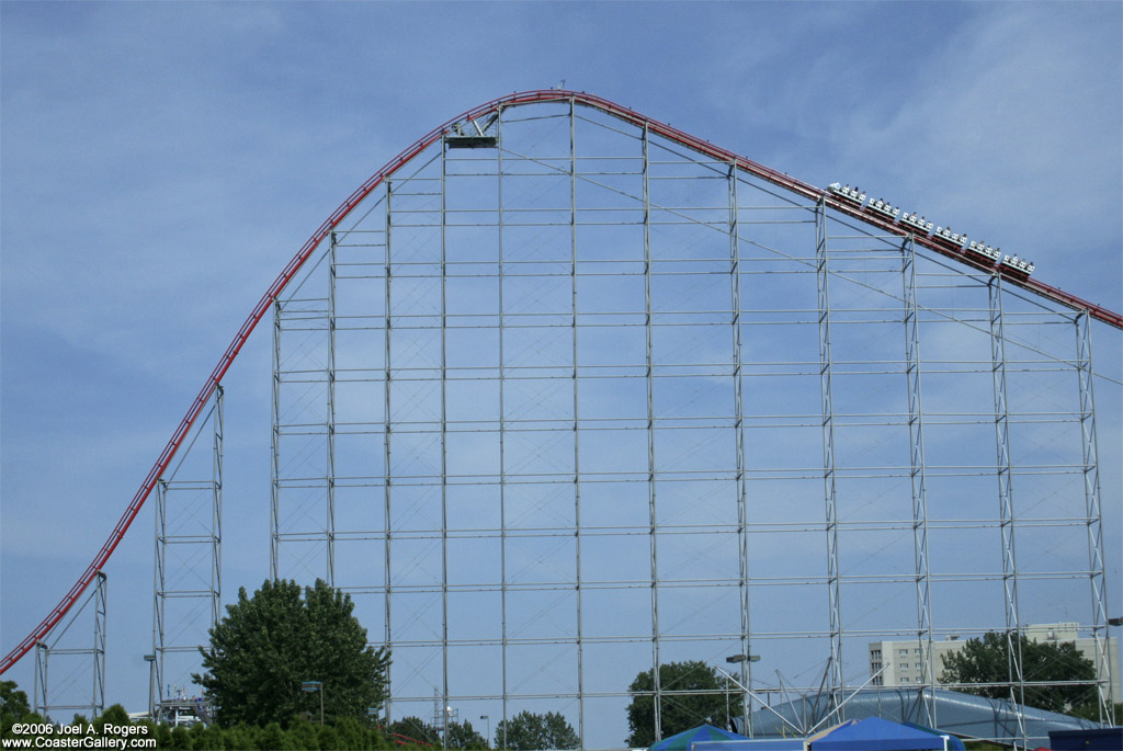 Magnum XL200 hypercoaster