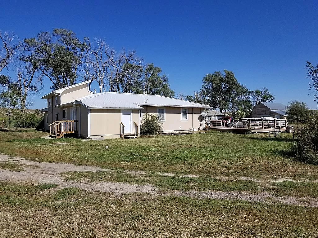 1996 Highway 92 W, Lewellen, NE 69147 Cobb Realty, Inc Lake