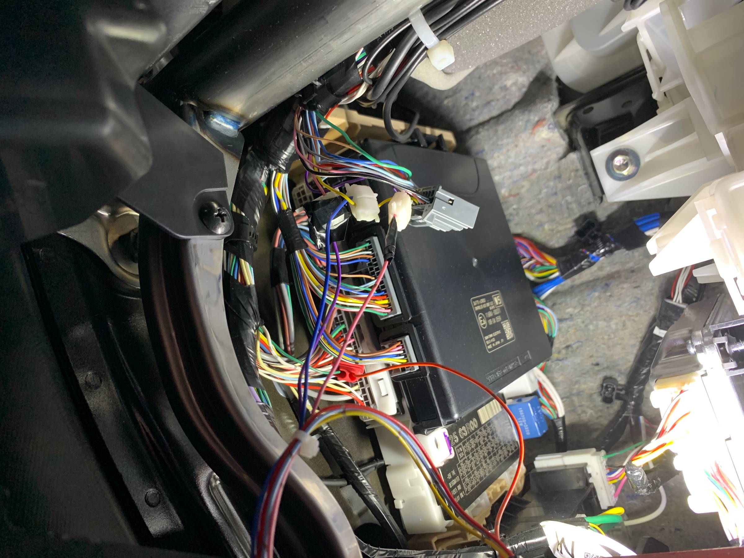 ワゴンR エンジンスターター スズキ ワゴンR スタッフ 日記 コクピット 荒井 車のカスタマイズにかかわるスタッフより