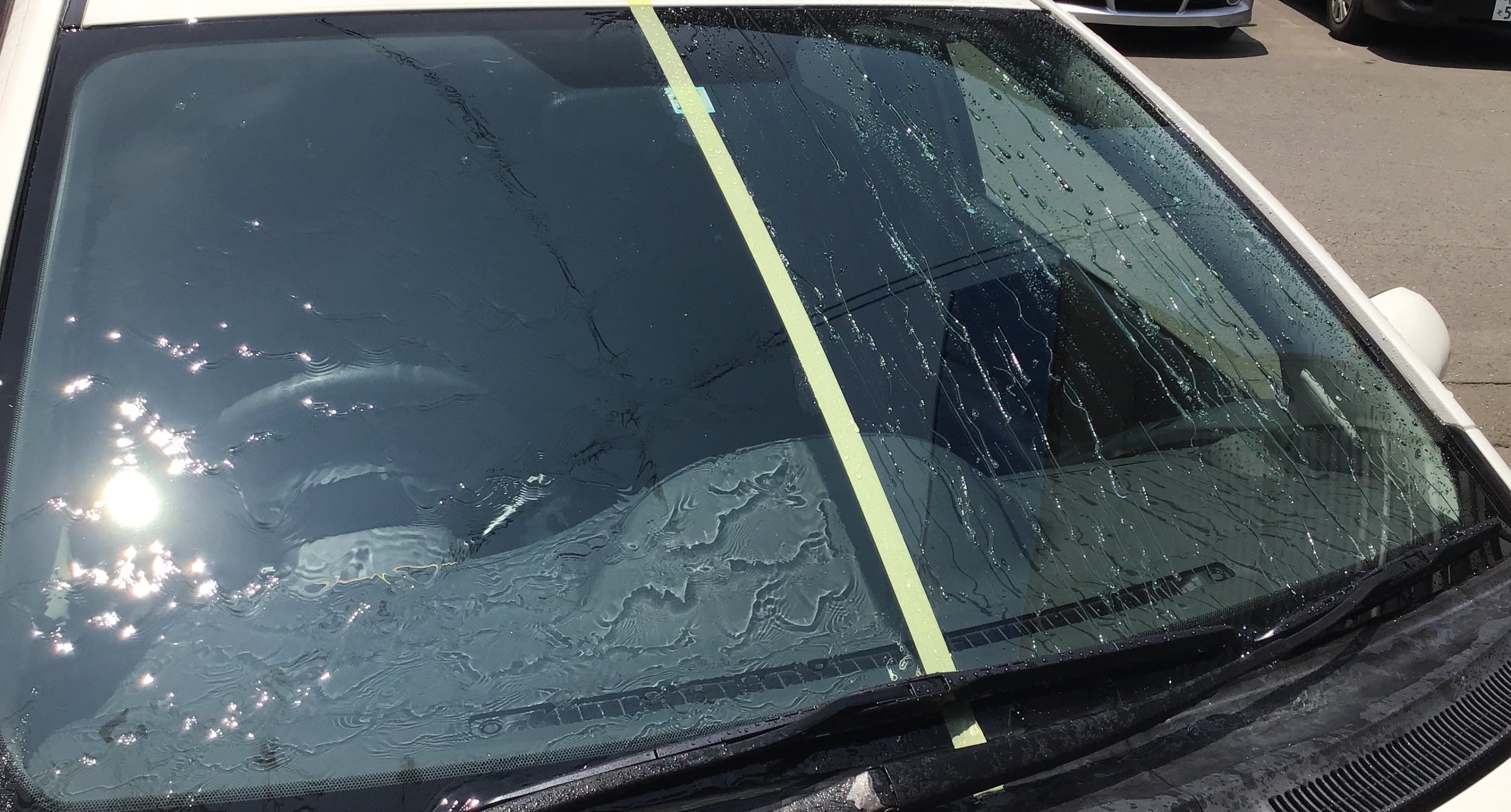 フロントガラスの撥水コーティング！！ スタッフ日記 コクピット北6 車のカスタマイズにかかわるスタッフより