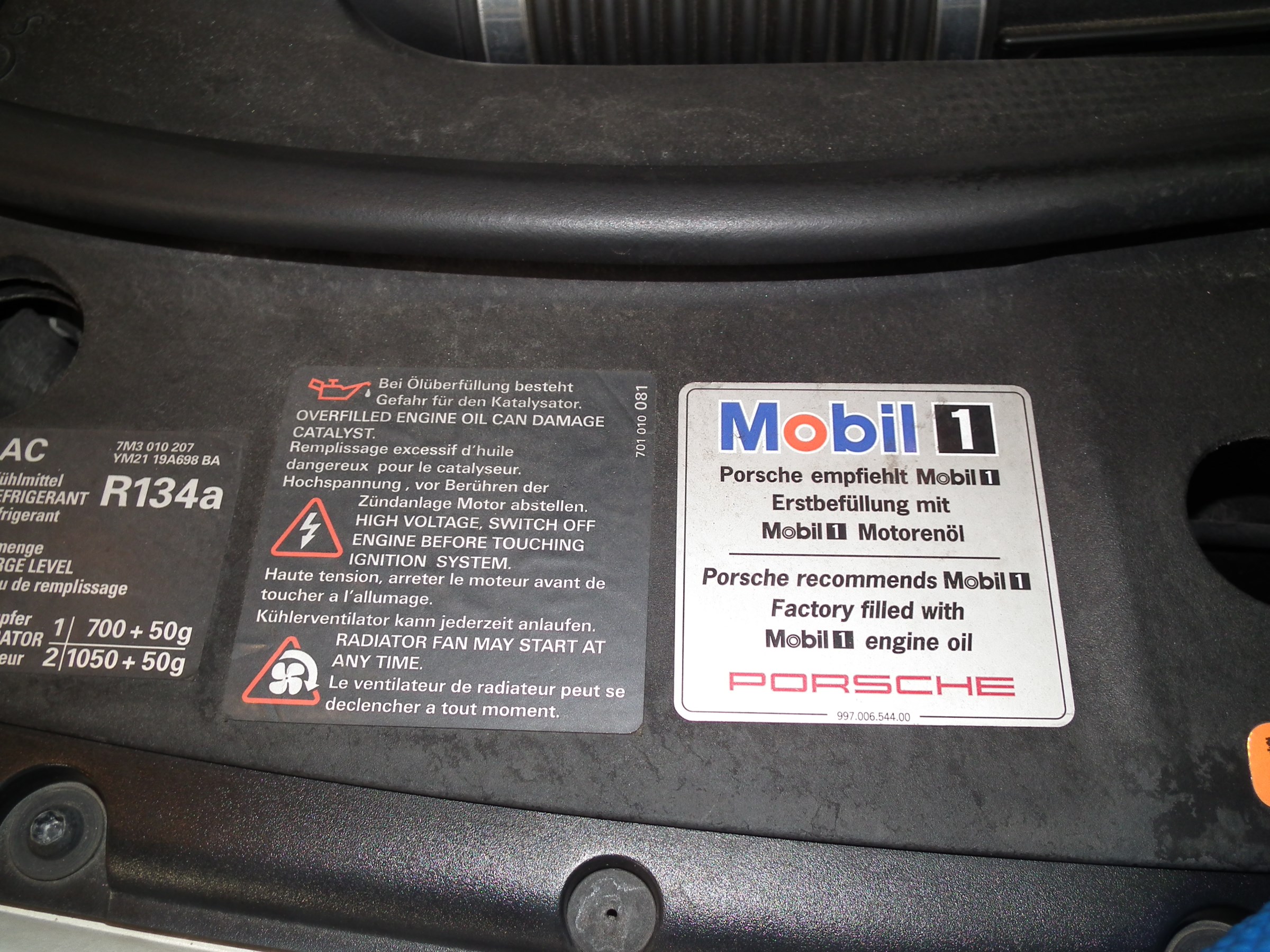 【ポルシェ カイエン】エンジンオイル交換 ポルシェ カイエン メンテナンス（オイル・バッテリー他） メンテナンス（オイル・バッテリー他