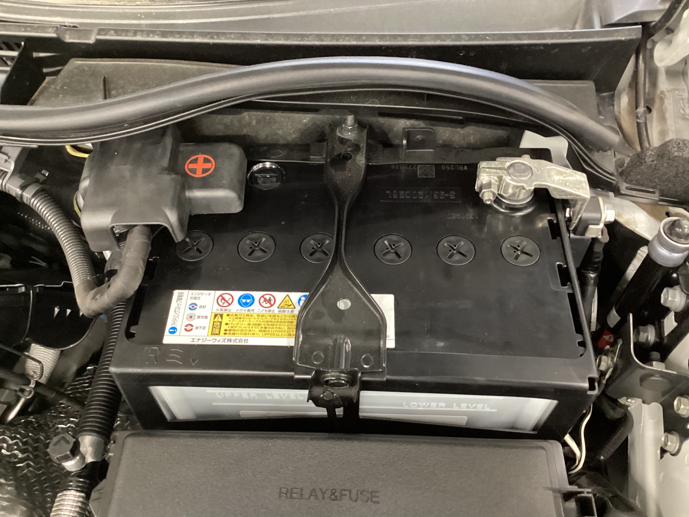 レクサスIS300 バッテリー交換 取り付け事例 コクピット21世田谷 お店の取付加工事例紹介