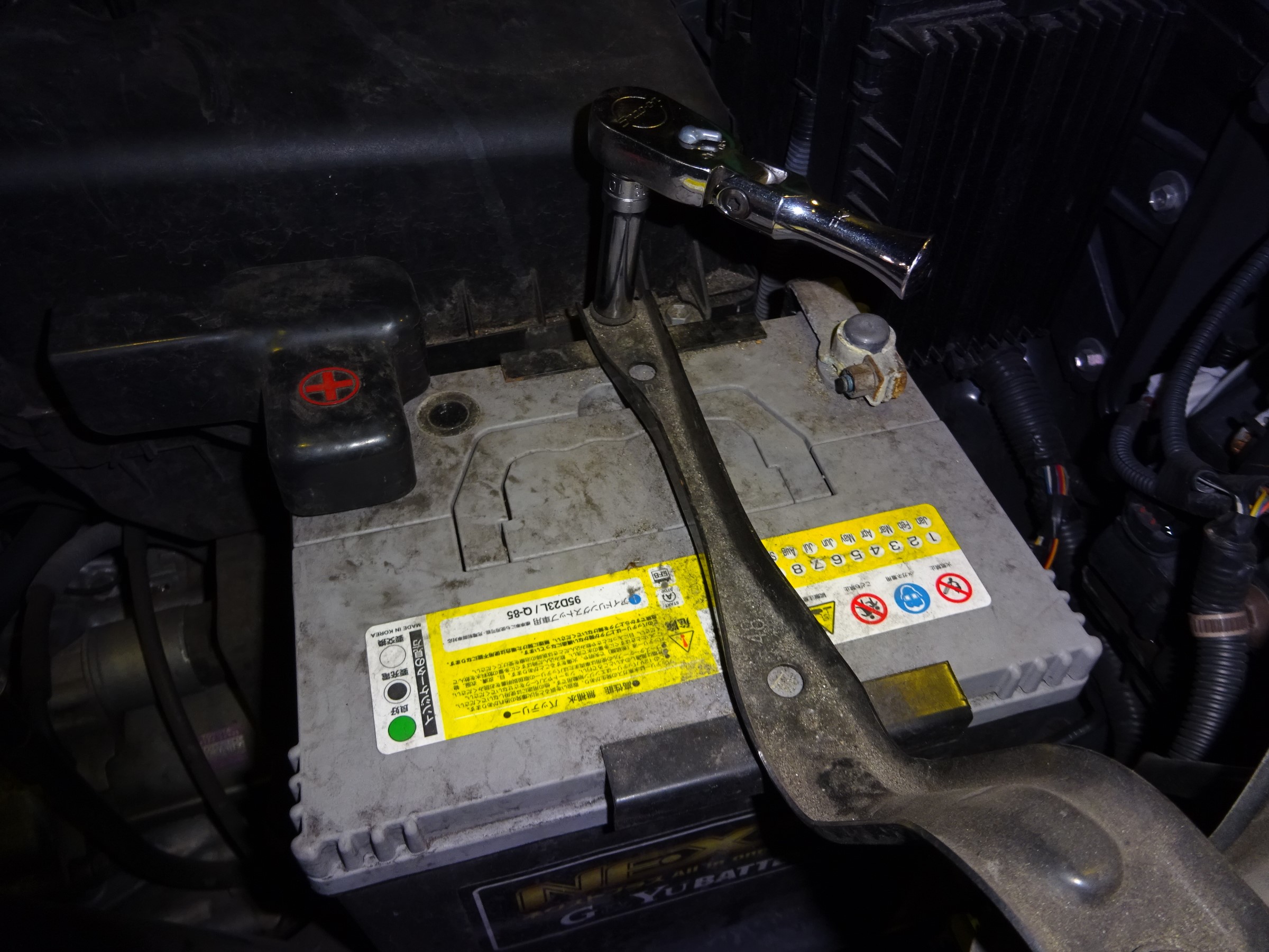 バッテリー交換 トヨタ ハリアー メンテナンス（オイル・バッテリー他） STAFF日記 コクピット さつま貝塚 車の