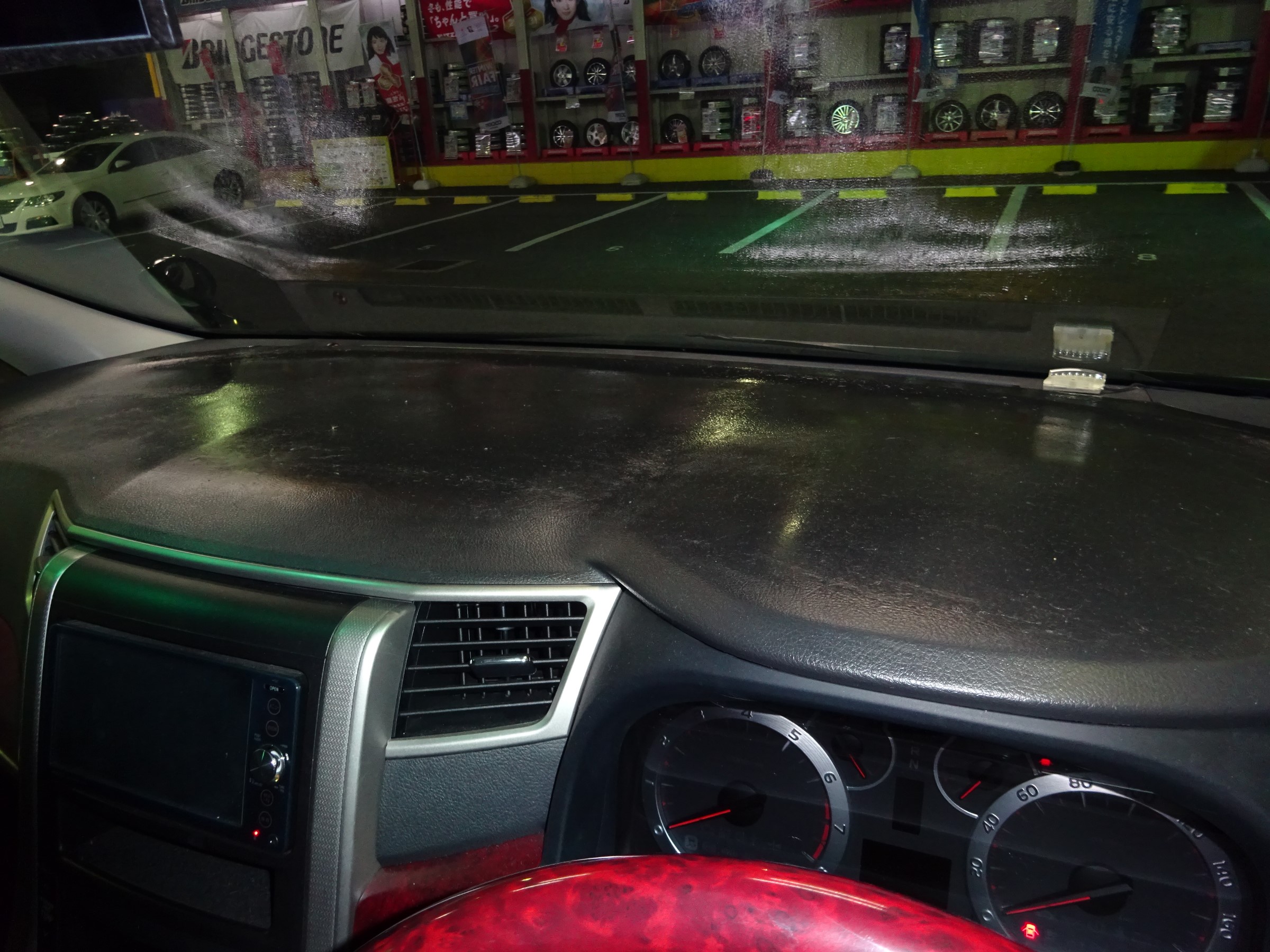 ダッシュボードがベタベタに・・・ トヨタ ヴェルファイア インテリア インテリア > ステアリング/シート交換 STAFF日記