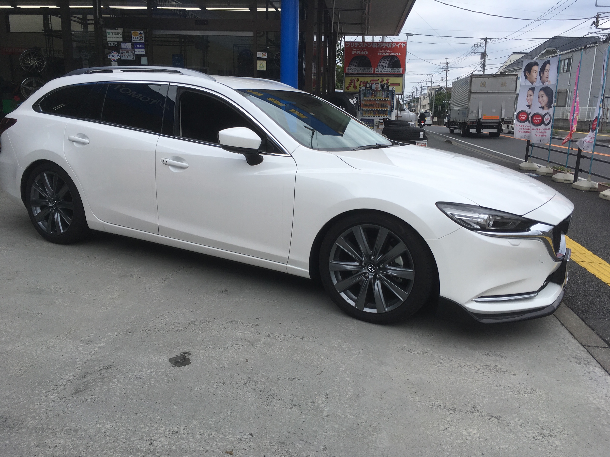 アテンザワゴンに車高調。 カスタマイズ日記 コクピット 相模原 車のカスタマイズにかかわるスタッフより