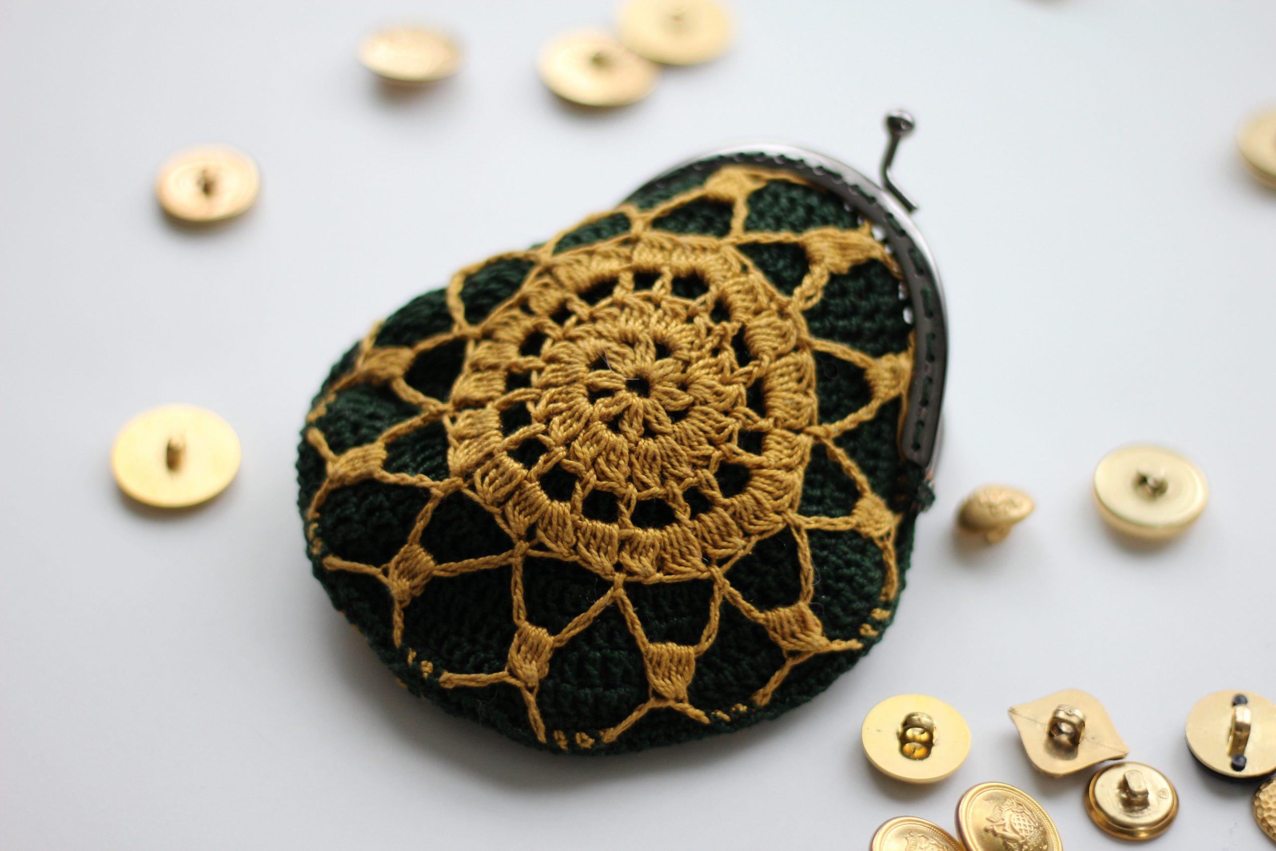 Gold and Jade Coin Purse CoCo Crochet Lee free Crochet Pattern
