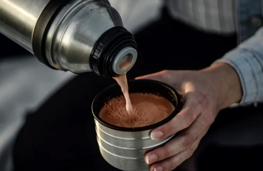 How Long Does Coffee With Milk Last in the Fridge? Average Brewed