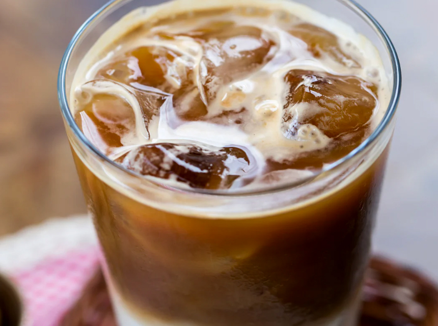How Long Does Coffee With Milk Last in the Fridge? Average Brewed