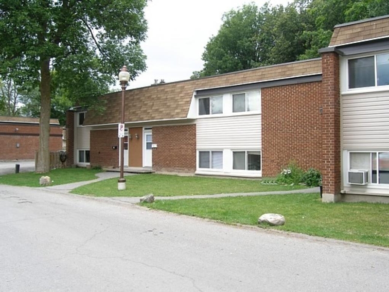 1120 Beaverbrook Residential building in Kanata