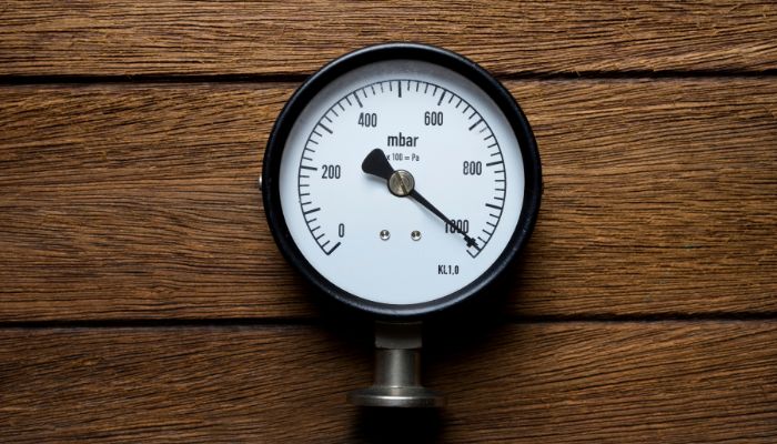 What is the 404A Refrigerant Operating Pressure in a Walk-In Freezer?