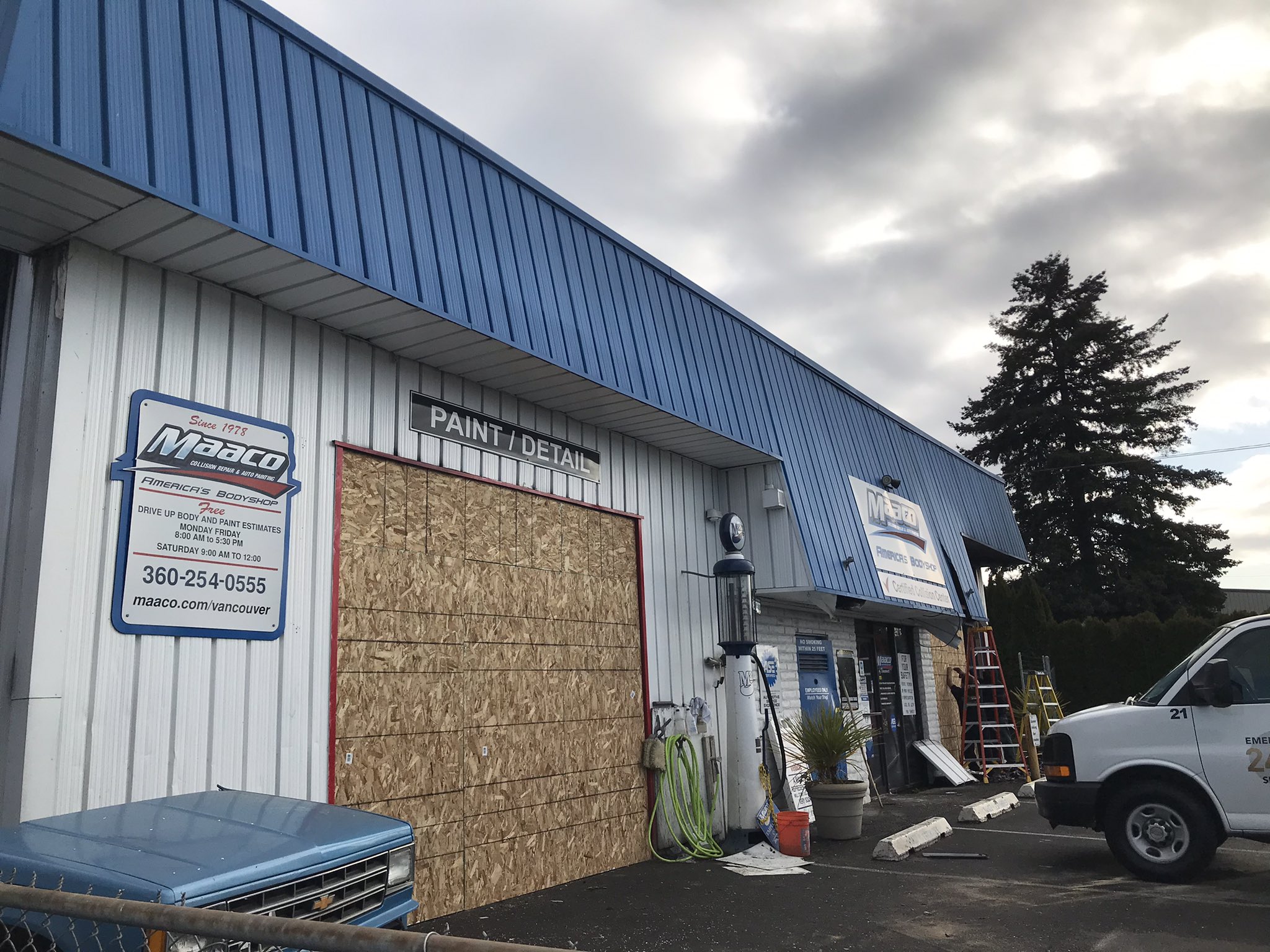 Twoalarm fire strikes Vancouver auto body shop The Columbian