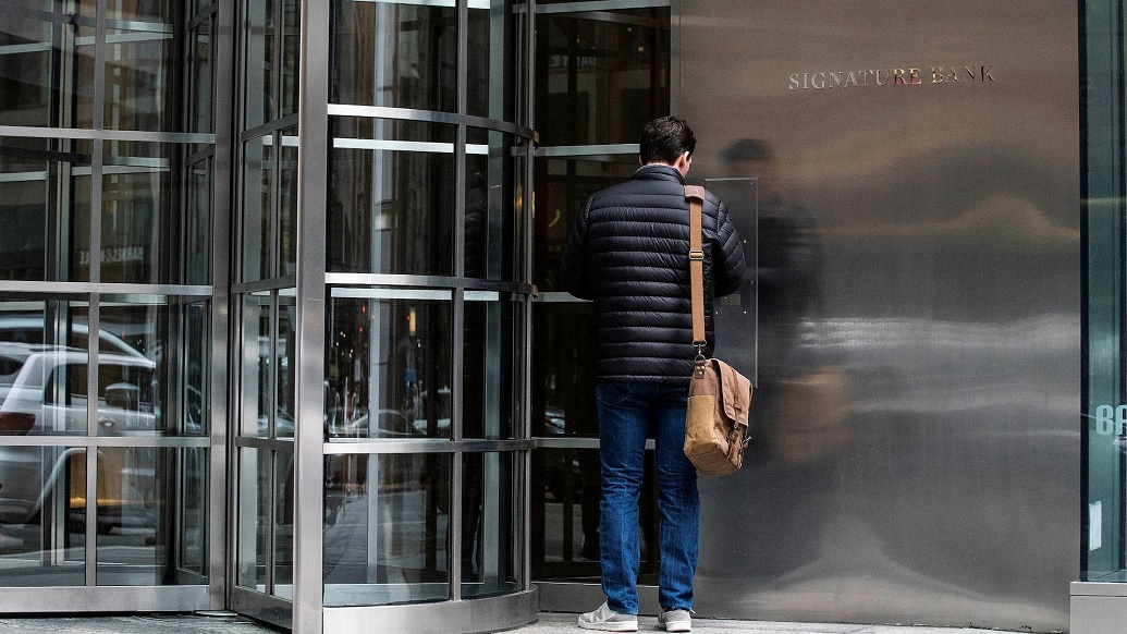 SVB Collapse Federal Regulators Shut Down Signature Bank in New York