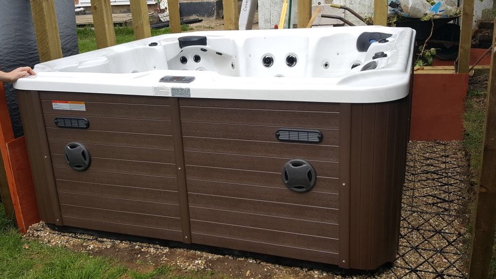 Milano 6 Seat Hot Tub in Marble White Brown delivered Portsmouth 25th July
