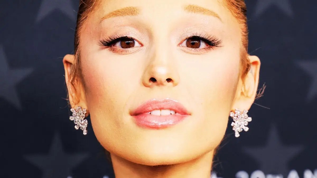 Ariana Grande Wants Photographers to Stop Shouting at the ‘Wicked’ Premiere