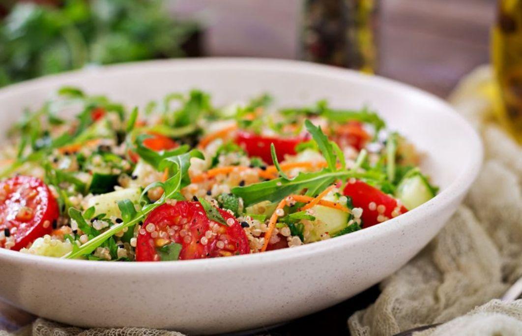 Receita de Salada de quinoa com legumes Comida e Receitas