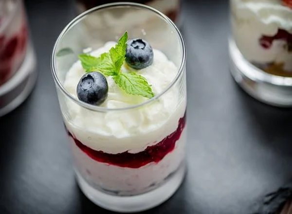 Confira o passo a passo da mousse de açaí para variar a sobremesa
