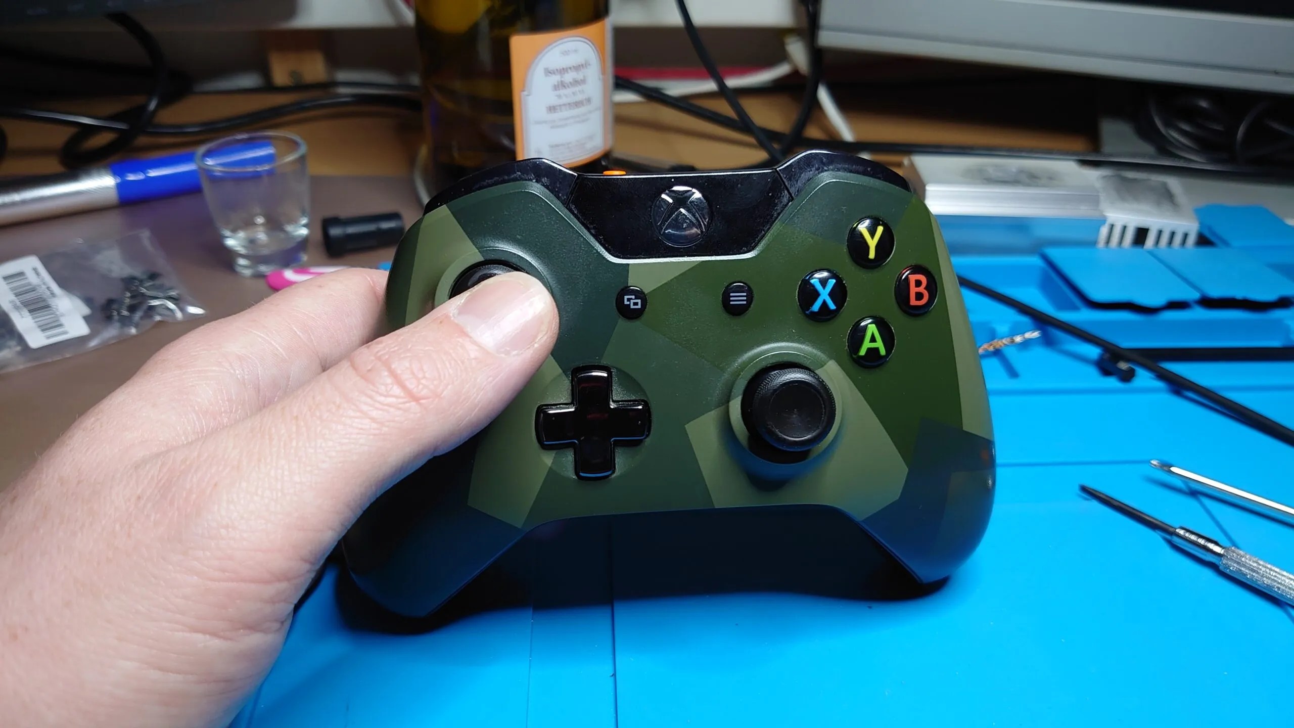 Repair an Xbox (One) controller's bumper button Commander1024