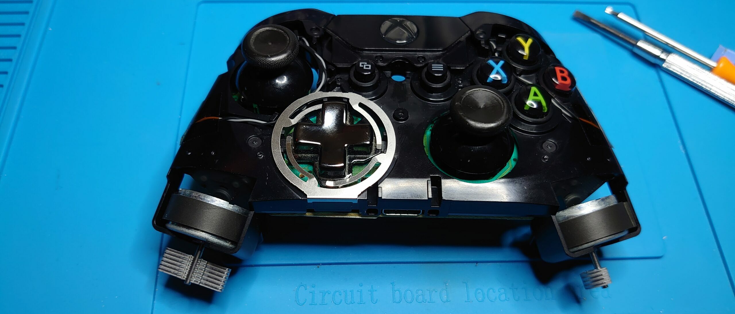 Repair an Xbox (One) controller's bumper button Commander1024
