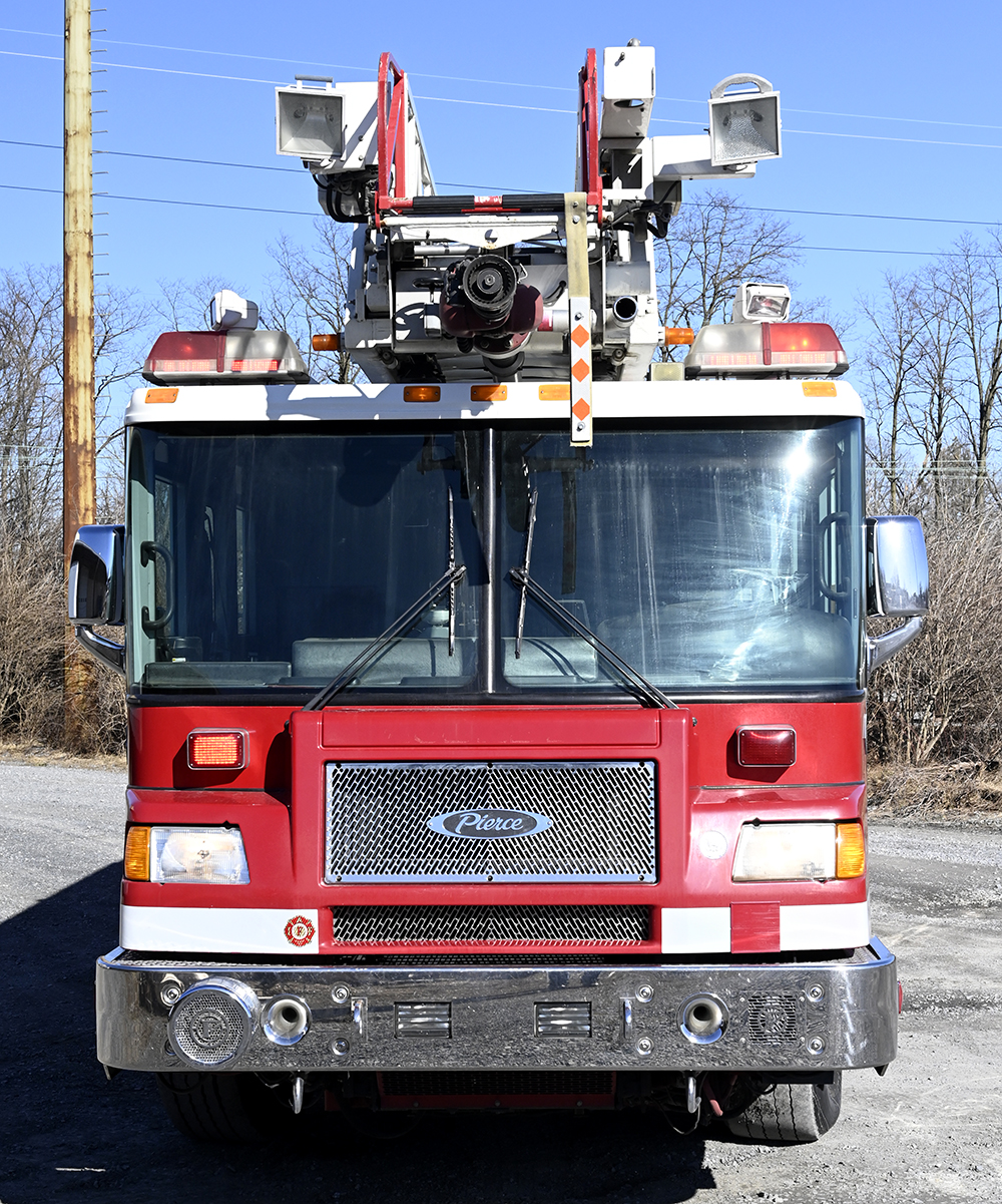 sold sold sold sold 2002 PIERCE 105' AERIAL LADDER - Command Fire Apparatus