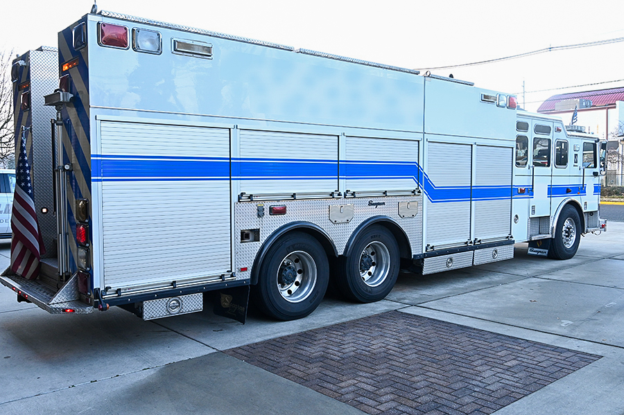 sold sold sold 2007 SEAGRAVE HEAVY RESCUE WITH PUMP Command Fire Apparatus