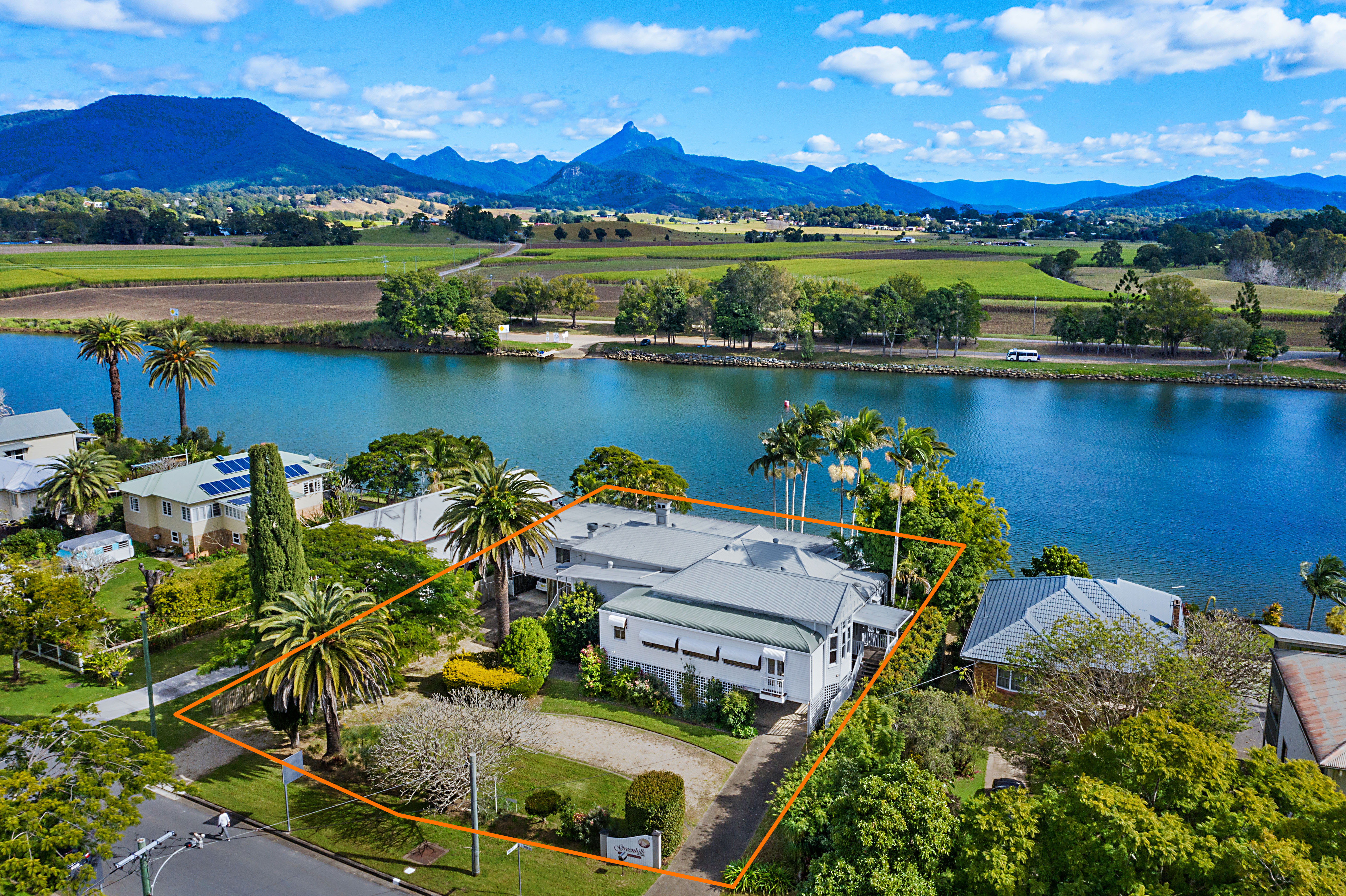 Restaurant/Function Venue for sale on the banks of the Tweed River Commo.